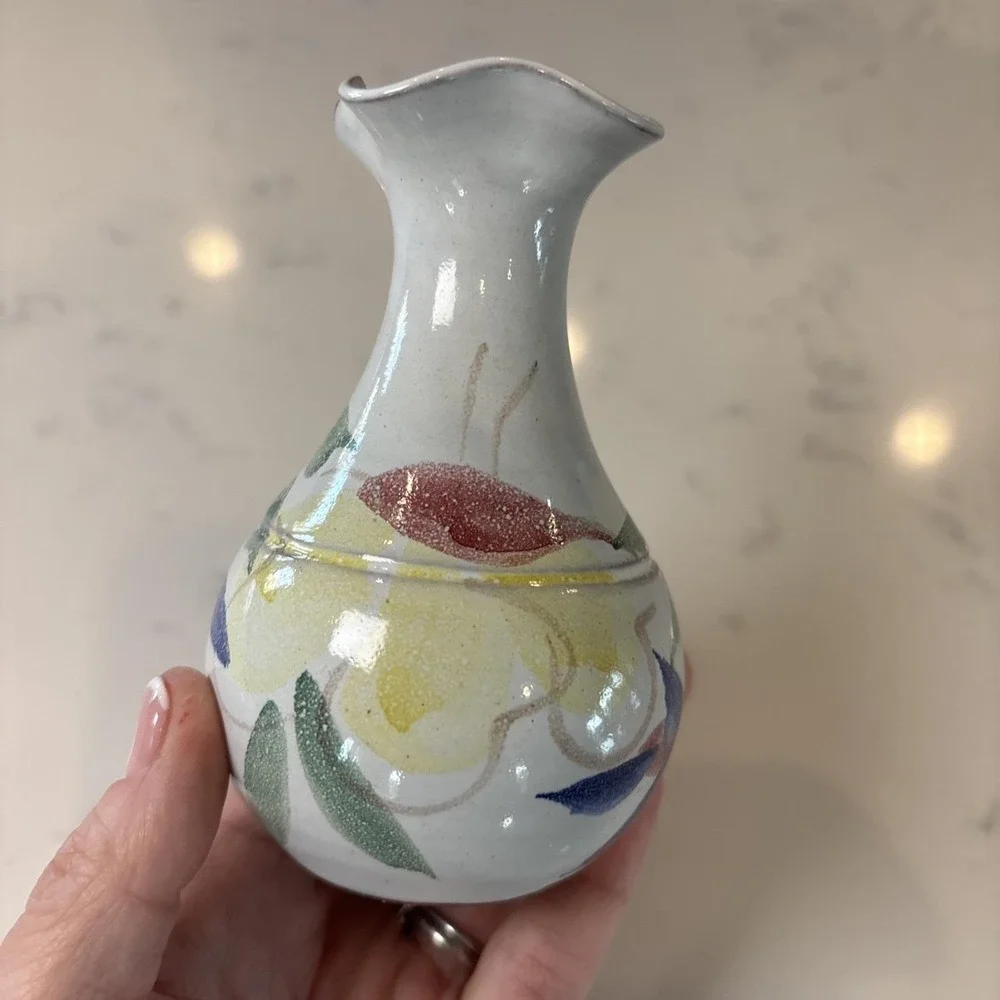 VTG Bud Vase‎ By Judy Greene Irish Studio Pottery Fluted Top Handpainted 4.5